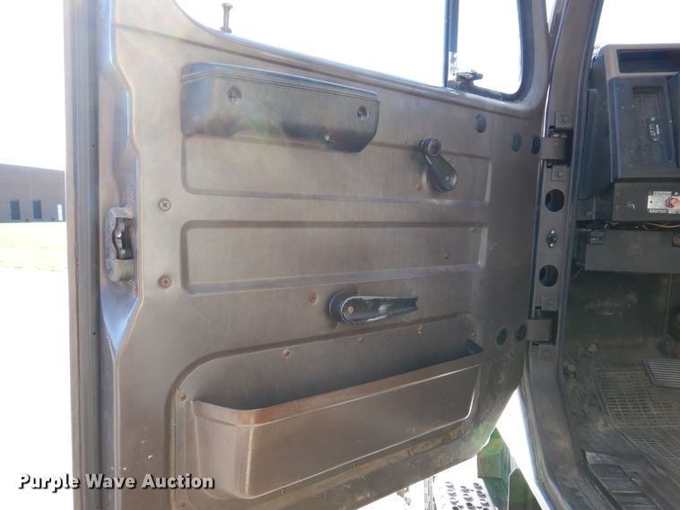 image for item IM9500 1992 International 2554  crane truck