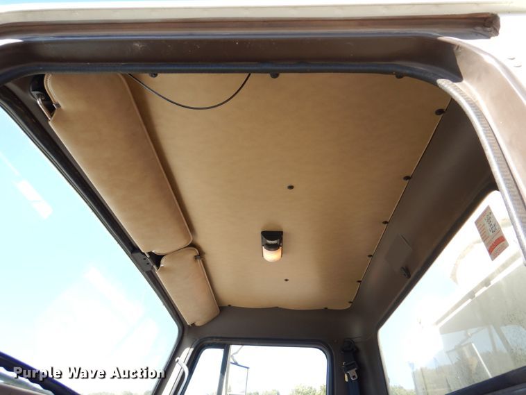 image for item IM9500 1992 International 2554  crane truck