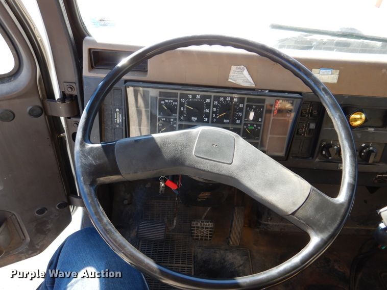 image for item IM9500 1992 International 2554  crane truck