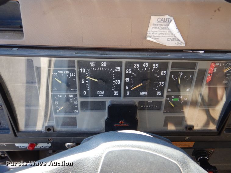 image for item IM9500 1992 International 2554  crane truck