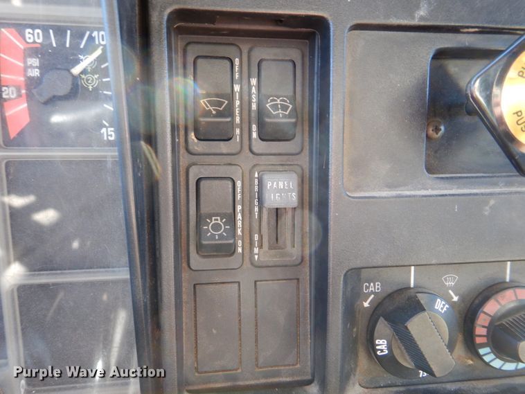 image for item IM9500 1992 International 2554  crane truck