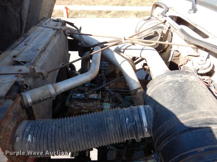 image for item IM9500 1992 International 2554  crane truck