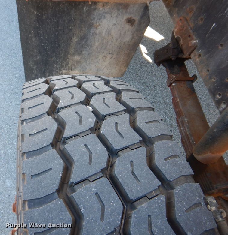 image for item IM9500 1992 International 2554  crane truck