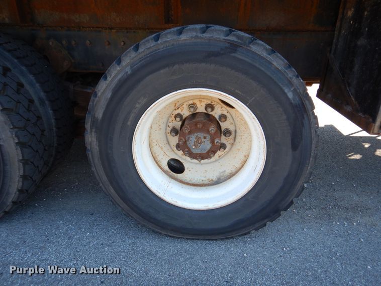 image for item IM9500 1992 International 2554  crane truck