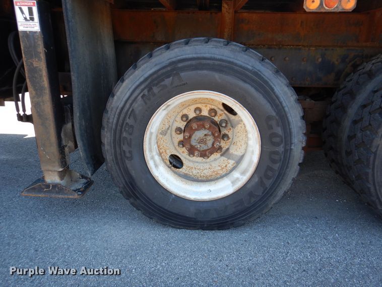 image for item IM9500 1992 International 2554  crane truck