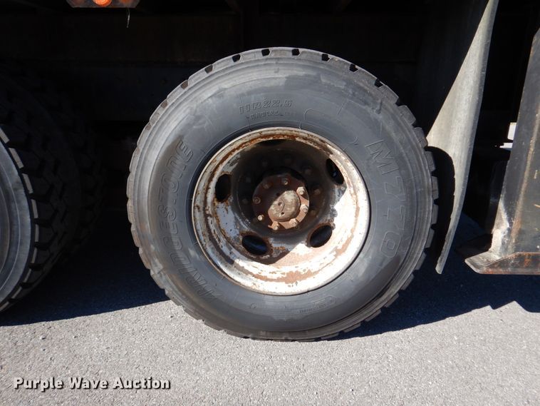 image for item IM9500 1992 International 2554  crane truck