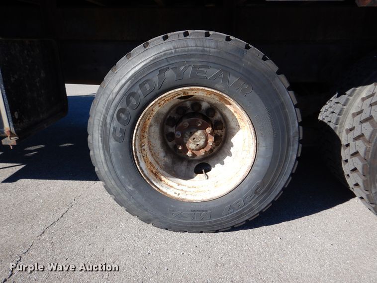 image for item IM9500 1992 International 2554  crane truck