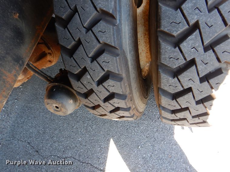 image for item IM9500 1992 International 2554  crane truck