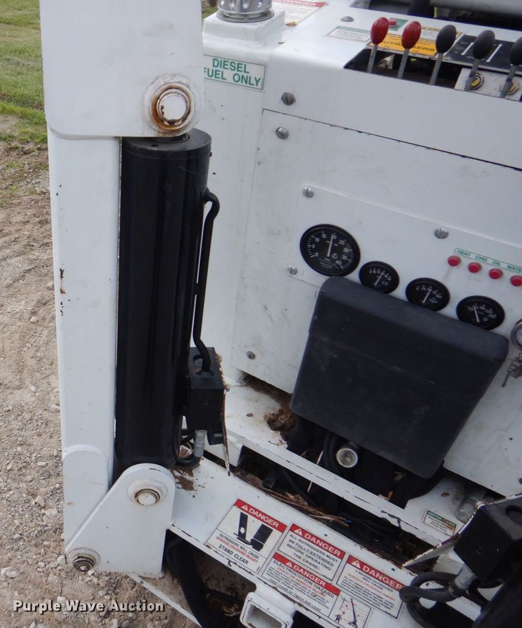 image for item IM9515 2011 SDP EZ Hauler 5500  mini digger derrick