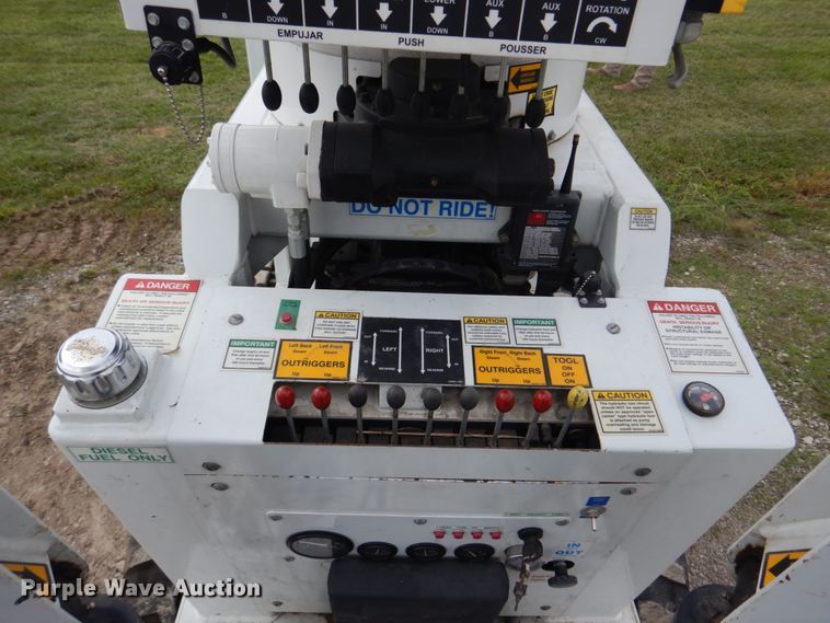 image for item IM9515 2011 SDP EZ Hauler 5500  mini digger derrick