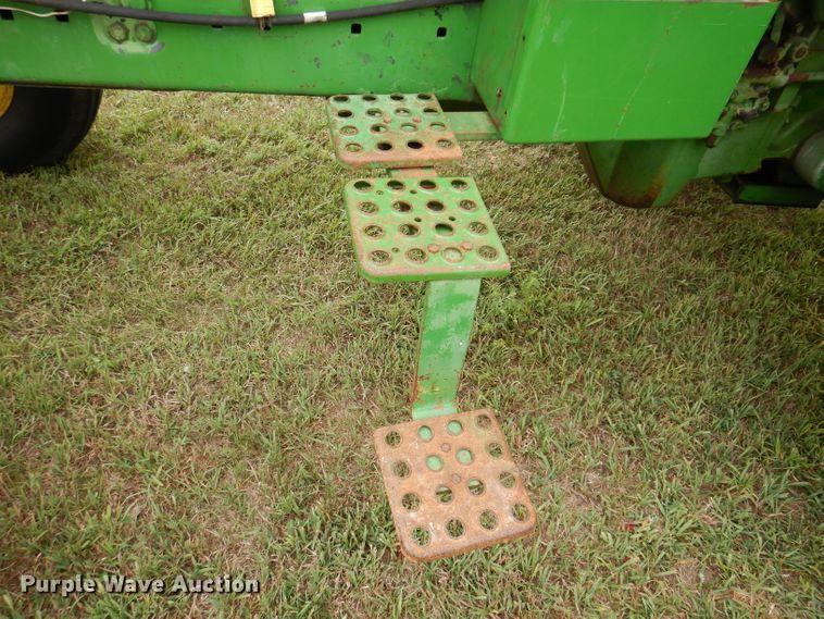 image for item IN9887 1976 John Deere 4630  tractor