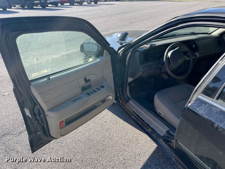 image for item IX9500 2009 Ford Crown Victoria Police Interceptor