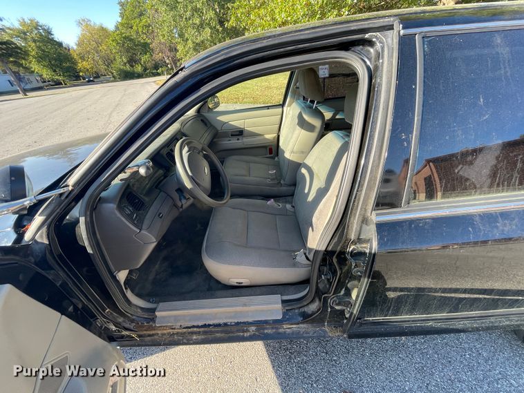 image for item IX9500 2009 Ford Crown Victoria Police Interceptor