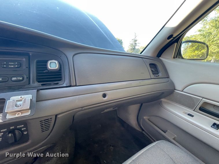 image for item IX9500 2009 Ford Crown Victoria Police Interceptor