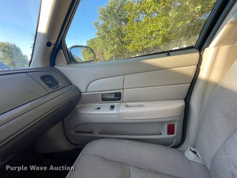 image for item IX9500 2009 Ford Crown Victoria Police Interceptor