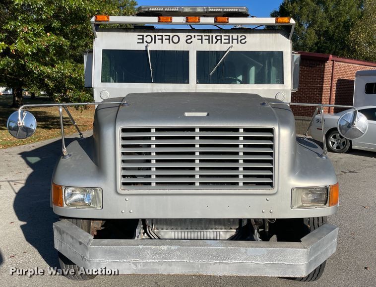 image for item IX9501 1992 International 4700  command center truck