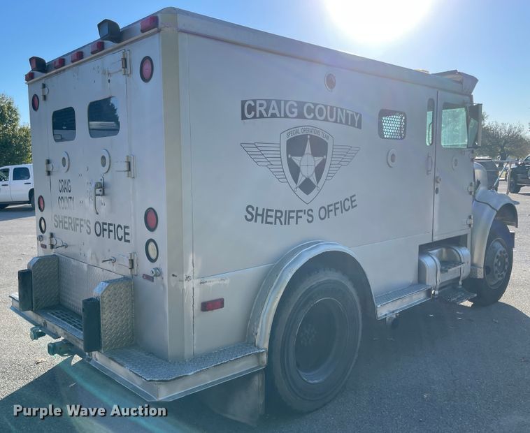 image for item IX9501 1992 International 4700  command center truck