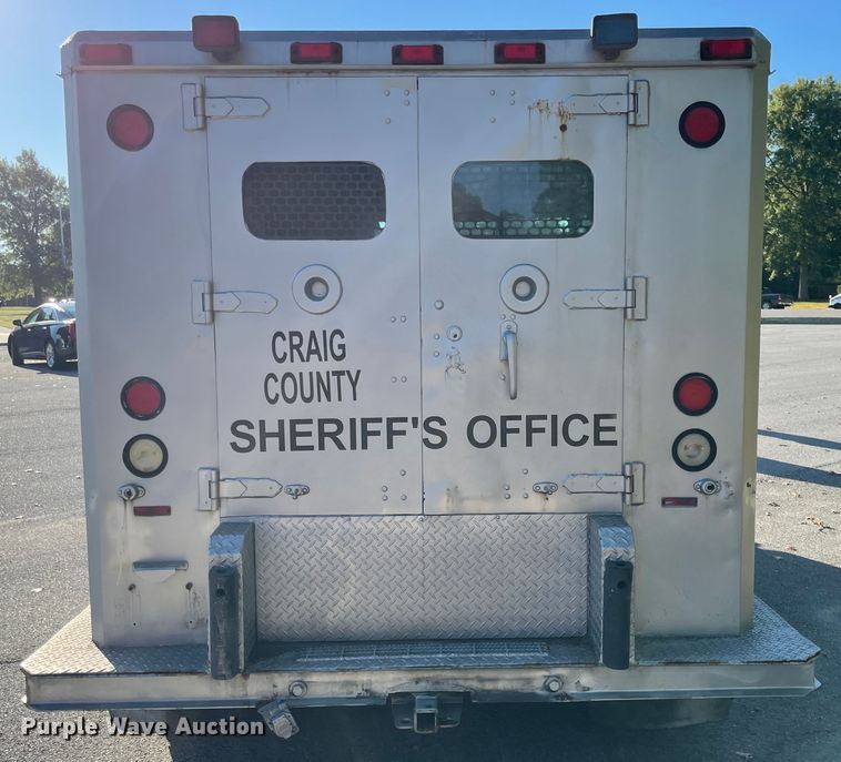 image for item IX9501 1992 International 4700  command center truck