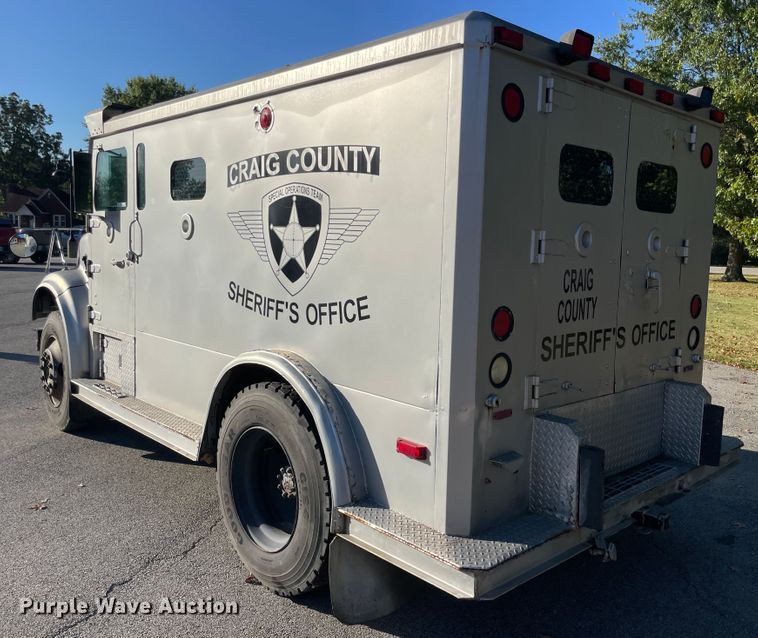 image for item IX9501 1992 International 4700  command center truck