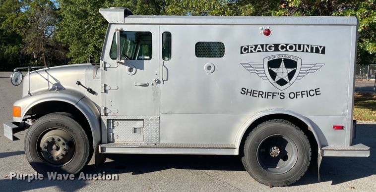 image for item IX9501 1992 International 4700  command center truck