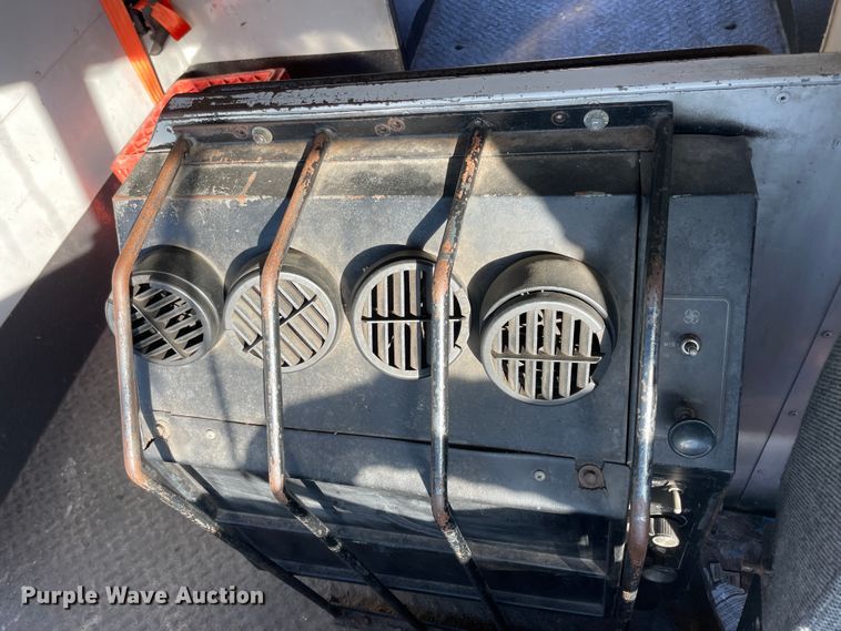 image for item IX9501 1992 International 4700  command center truck