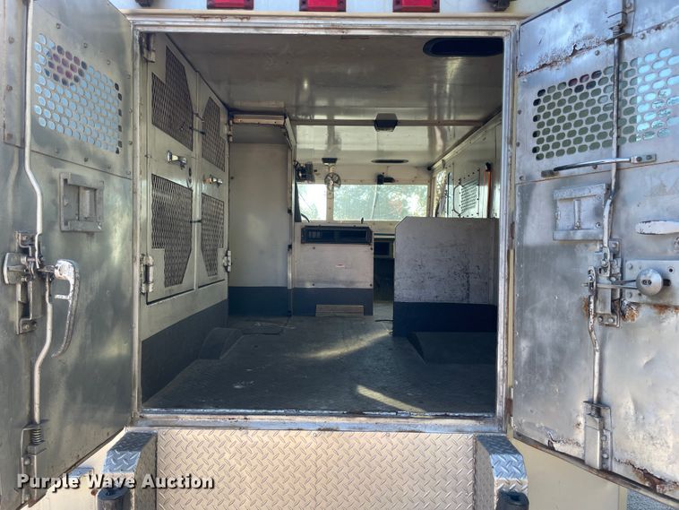 image for item IX9501 1992 International 4700  command center truck