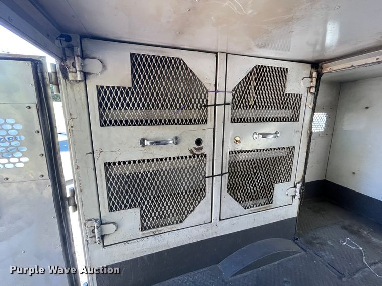 image for item IX9501 1992 International 4700  command center truck