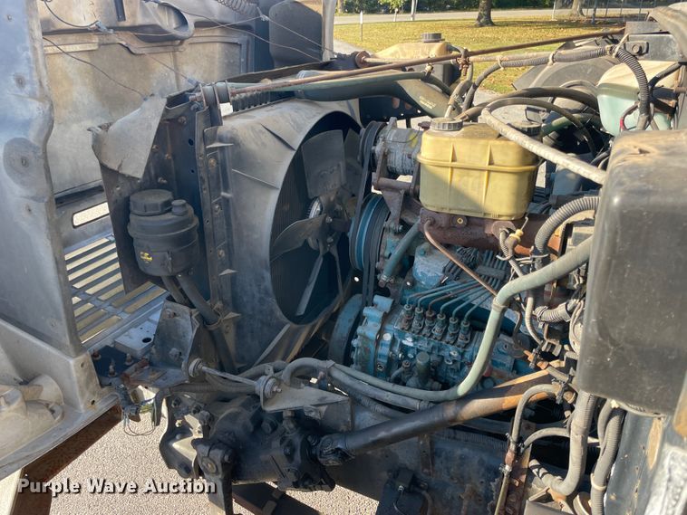 image for item IX9501 1992 International 4700  command center truck