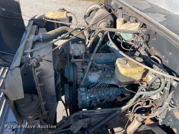 image for item IX9501 1992 International 4700  command center truck