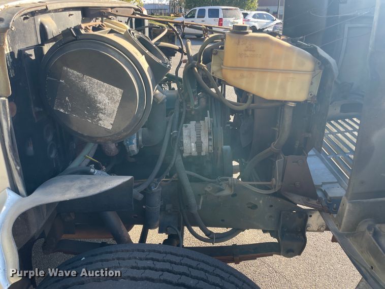 image for item IX9501 1992 International 4700  command center truck