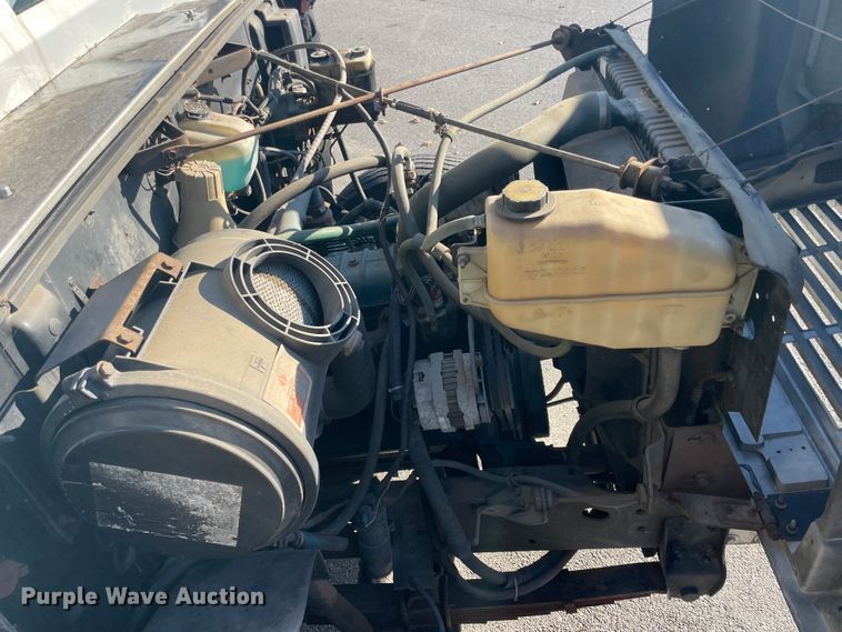 image for item IX9501 1992 International 4700  command center truck