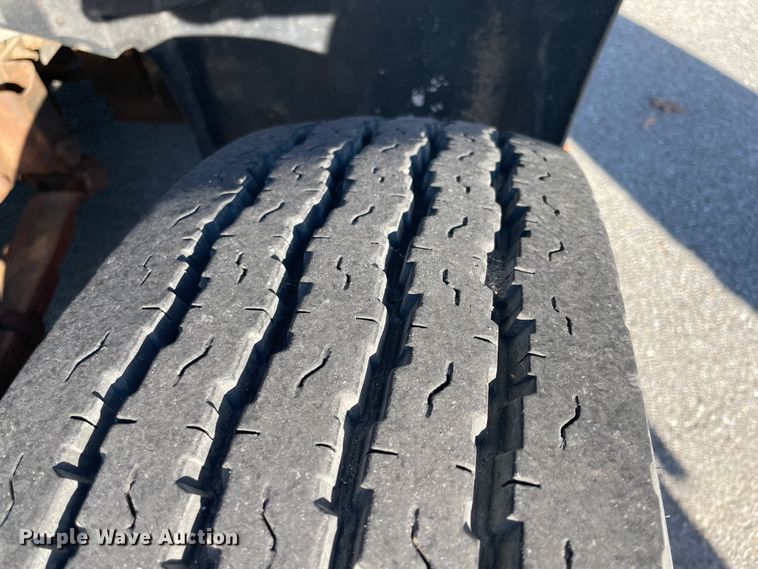 image for item IX9501 1992 International 4700  command center truck