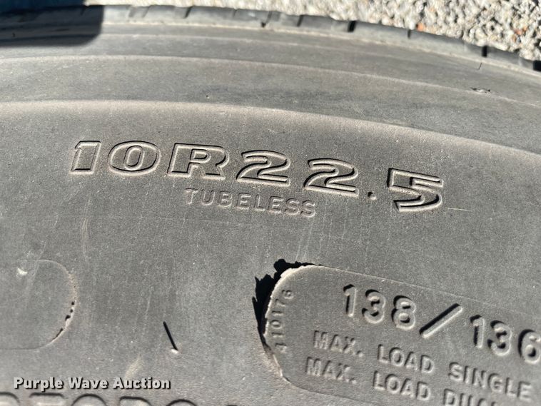 image for item IX9501 1992 International 4700  command center truck