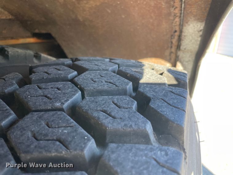 image for item IX9501 1992 International 4700  command center truck