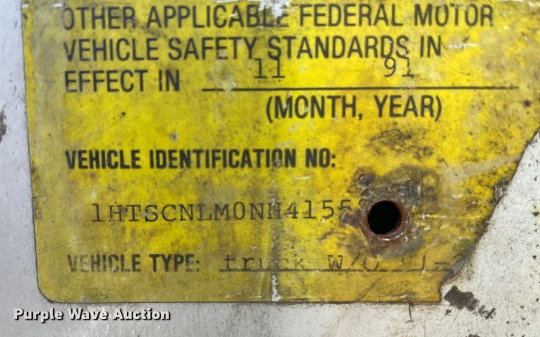 image for item IX9501 1992 International 4700  command center truck