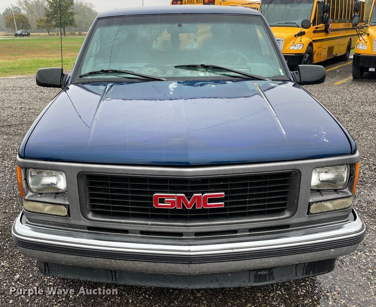 image for item IX9528 1999 GMC Suburban  SUV
