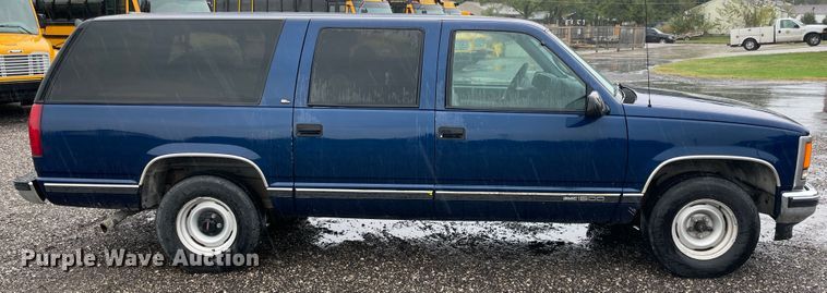 image for item IX9528 1999 GMC Suburban  SUV