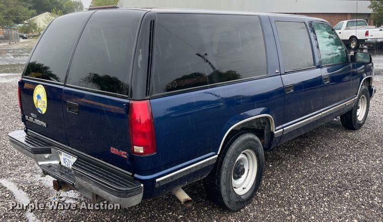 image for item IX9528 1999 GMC Suburban  SUV