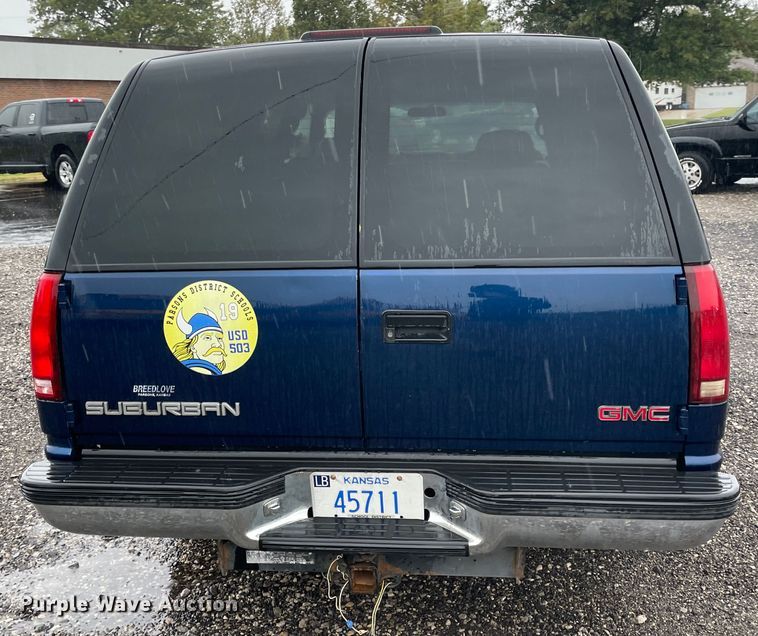 image for item IX9528 1999 GMC Suburban  SUV