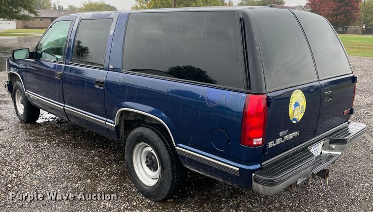 image for item IX9528 1999 GMC Suburban  SUV