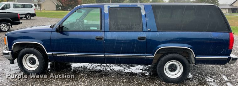 image for item IX9528 1999 GMC Suburban  SUV