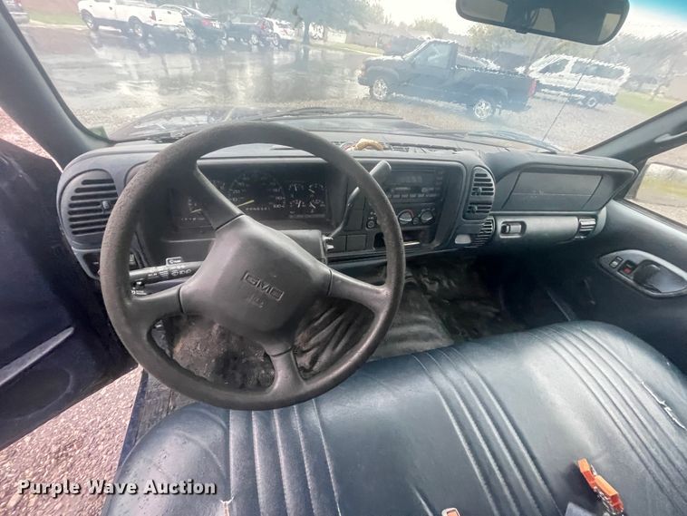 image for item IX9528 1999 GMC Suburban  SUV