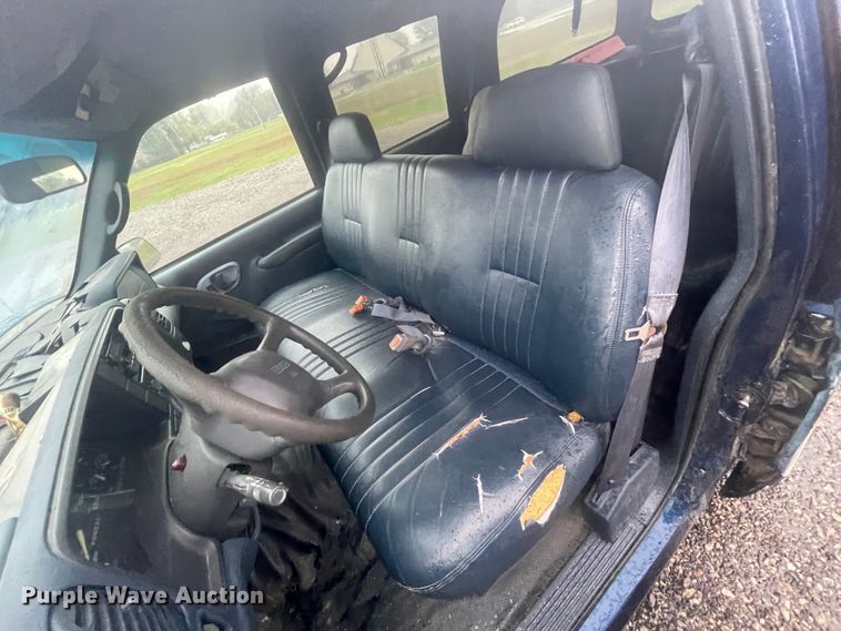 image for item IX9528 1999 GMC Suburban  SUV