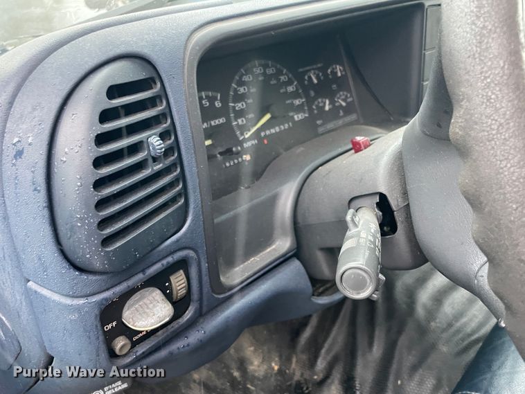 image for item IX9528 1999 GMC Suburban  SUV