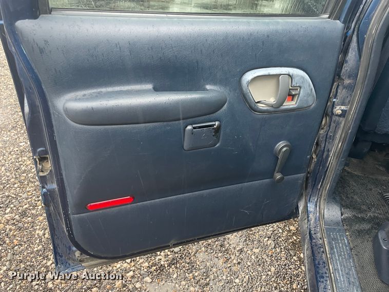 image for item IX9528 1999 GMC Suburban  SUV