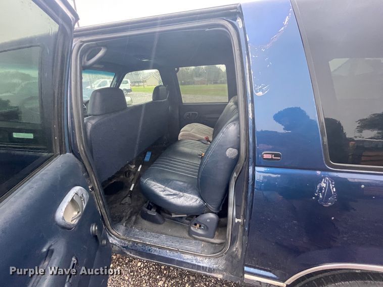 image for item IX9528 1999 GMC Suburban  SUV