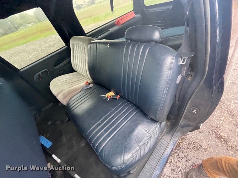 image for item IX9528 1999 GMC Suburban  SUV