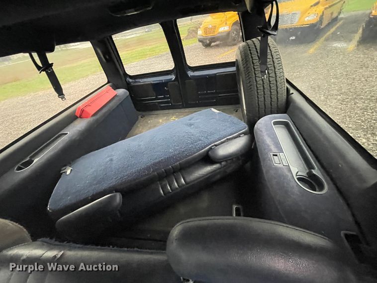 image for item IX9528 1999 GMC Suburban  SUV