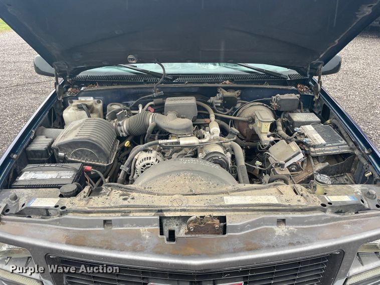 image for item IX9528 1999 GMC Suburban  SUV