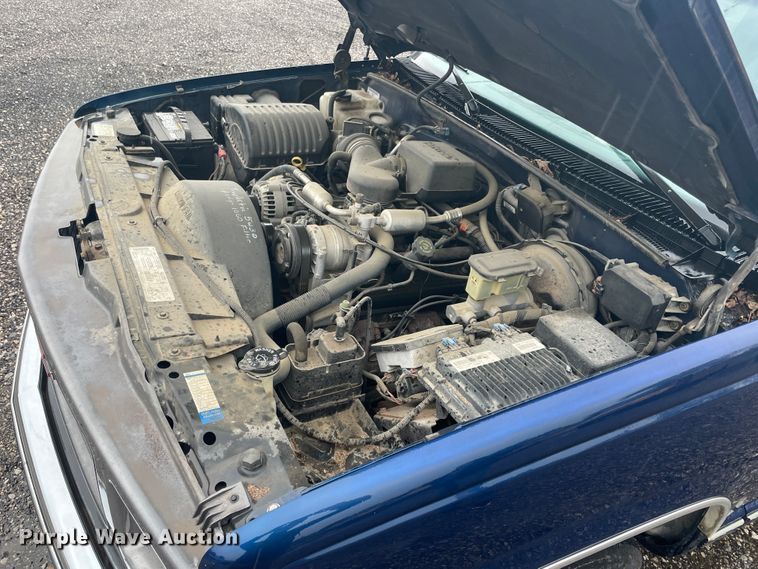 image for item IX9528 1999 GMC Suburban  SUV